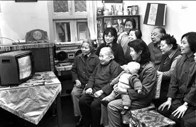 格力明珠分体空调带领一众格力电器与您回忆...那些年,我们一起追过的年货