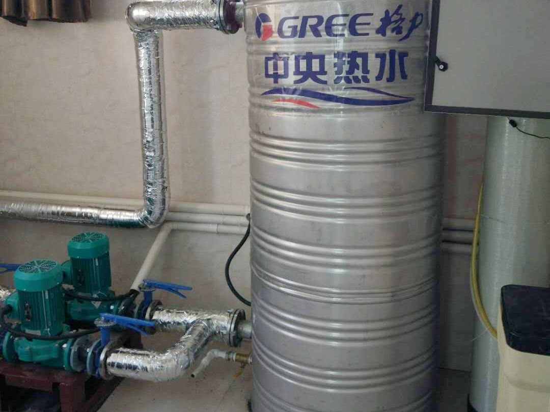 格力空气能家用中央空调地暖系统中为什么要加一个缓冲水箱
